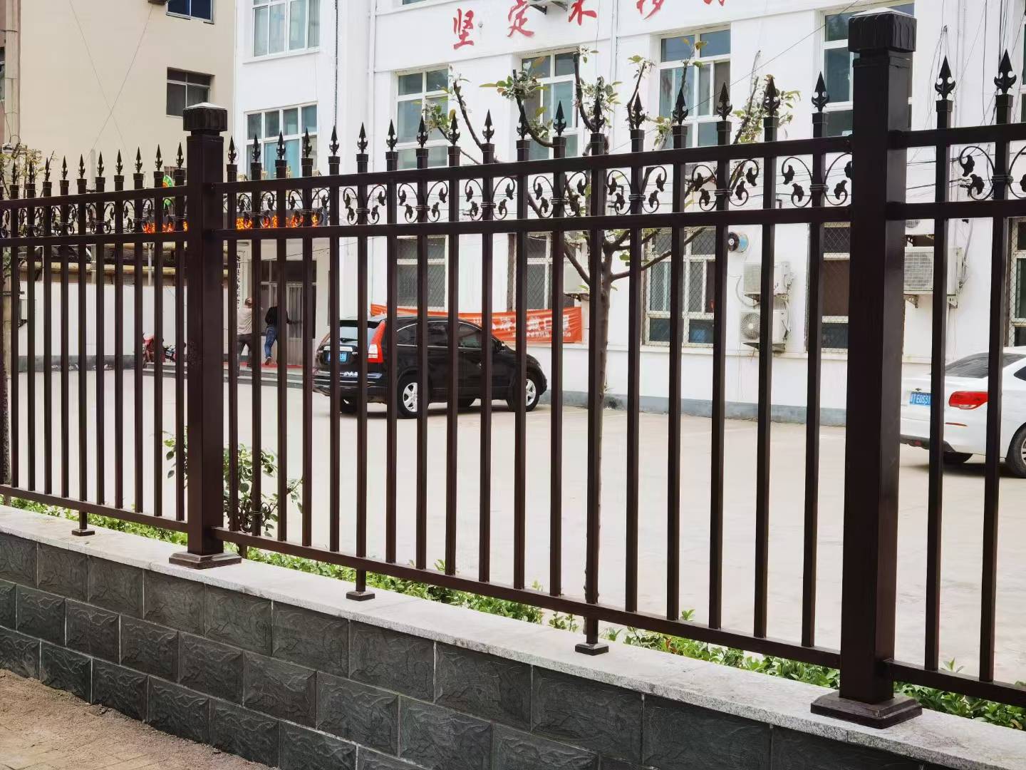2026精选阳台锌钢铁艺护栏多少钱？源头工厂直供方案与选购避坑指南