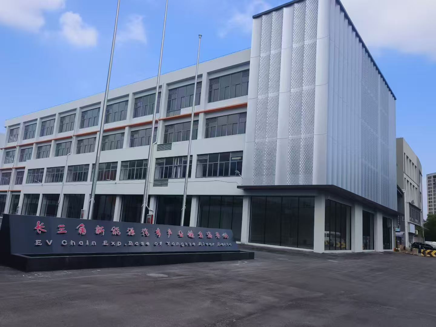 2026年木纹铝方通生产厂商深度解析：从源头工厂到工程落地