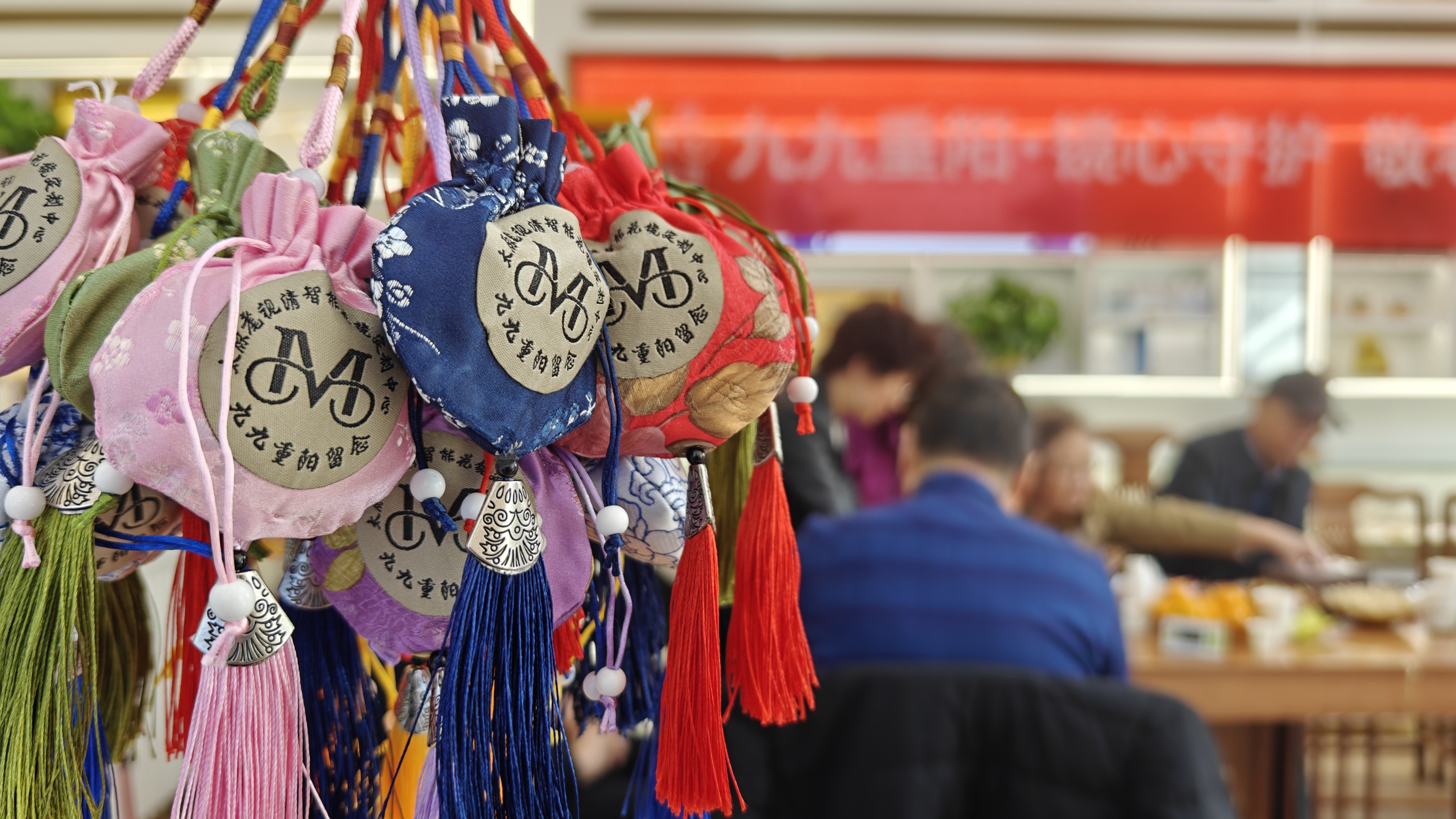 2026优选老花镜品牌推荐：中老年智能花镜如何选才不踩坑