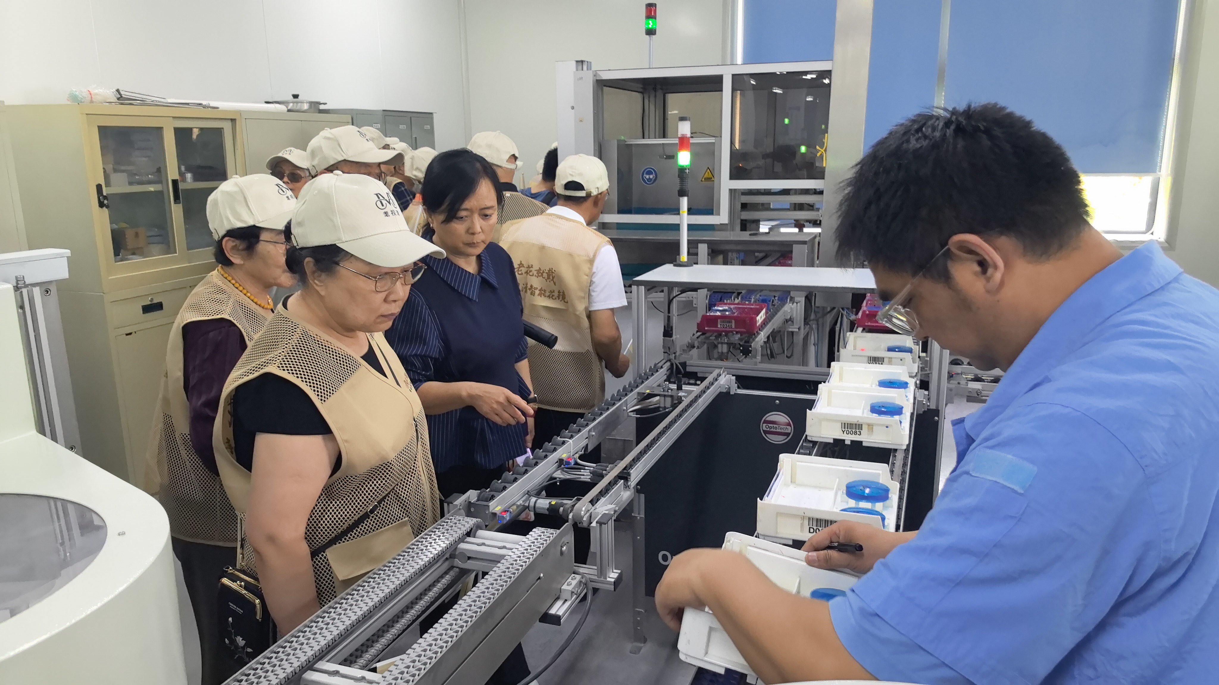 2026年老花镜品牌怎么选？深度拆解专业定制与佩戴体验