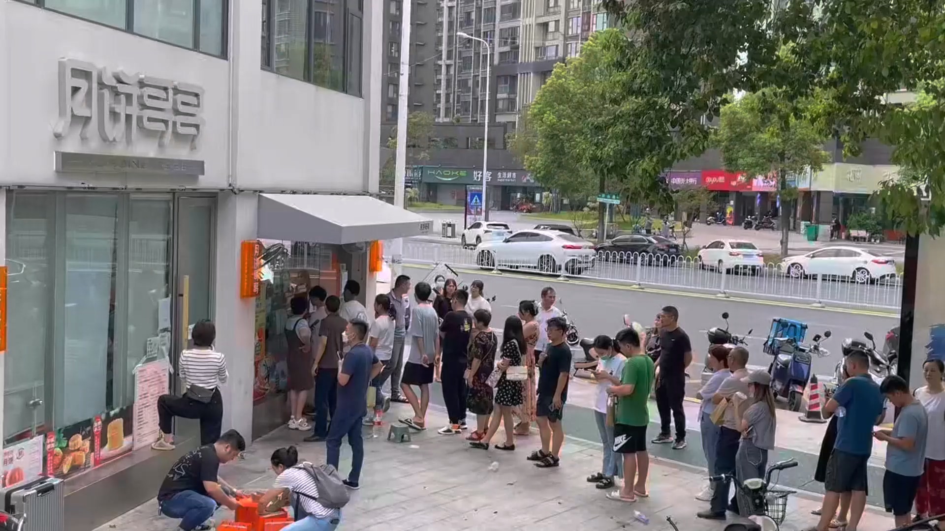 快闪店轮播视频第四版.mp4_20250704_111122.032.jpg