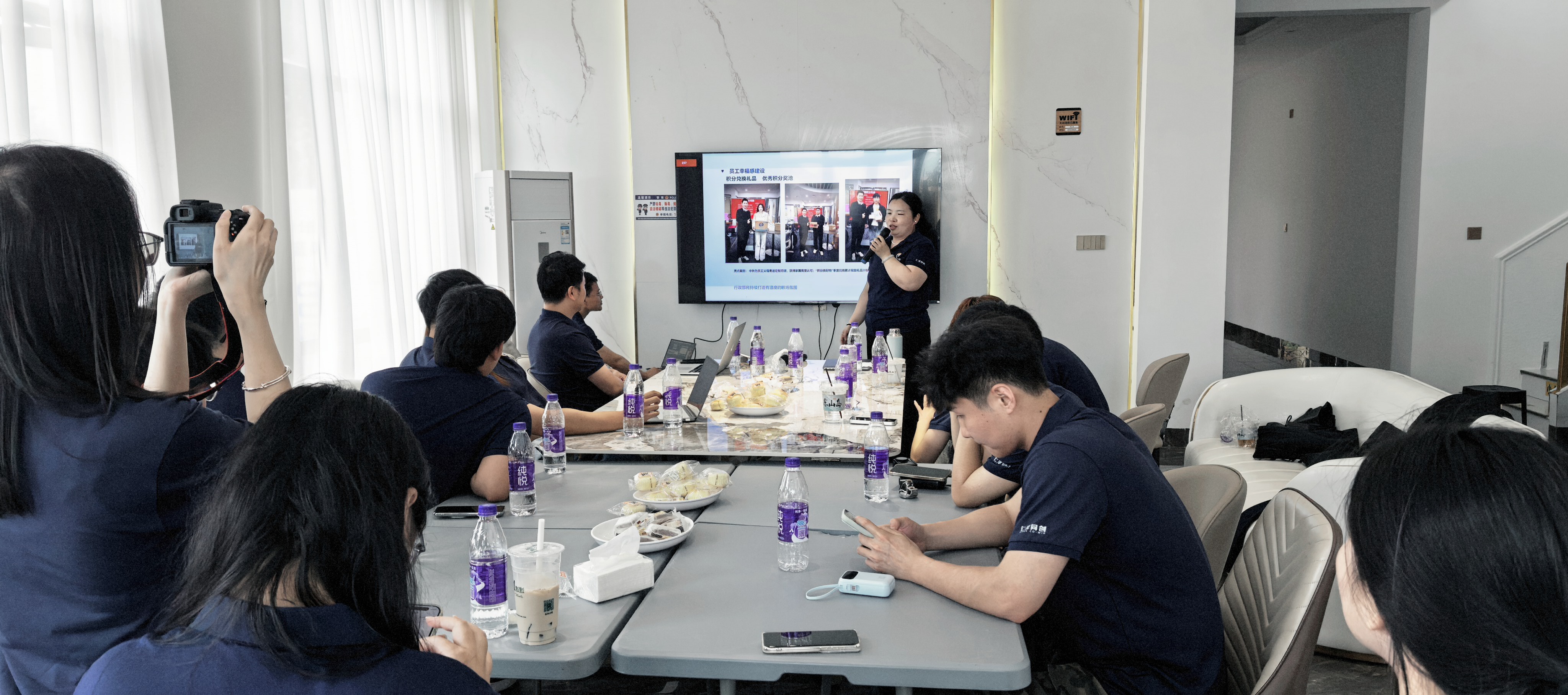 2025-2026厦门仁泽同创财年会议人事做报告.jpg