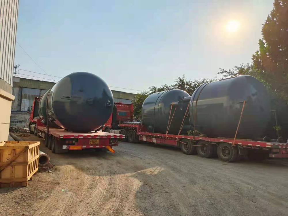 衬胶设备（碳钢过滤器）.jpg