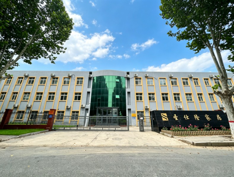 廊坊圣仕隆装饰材料有限公司工厂门口.jpg