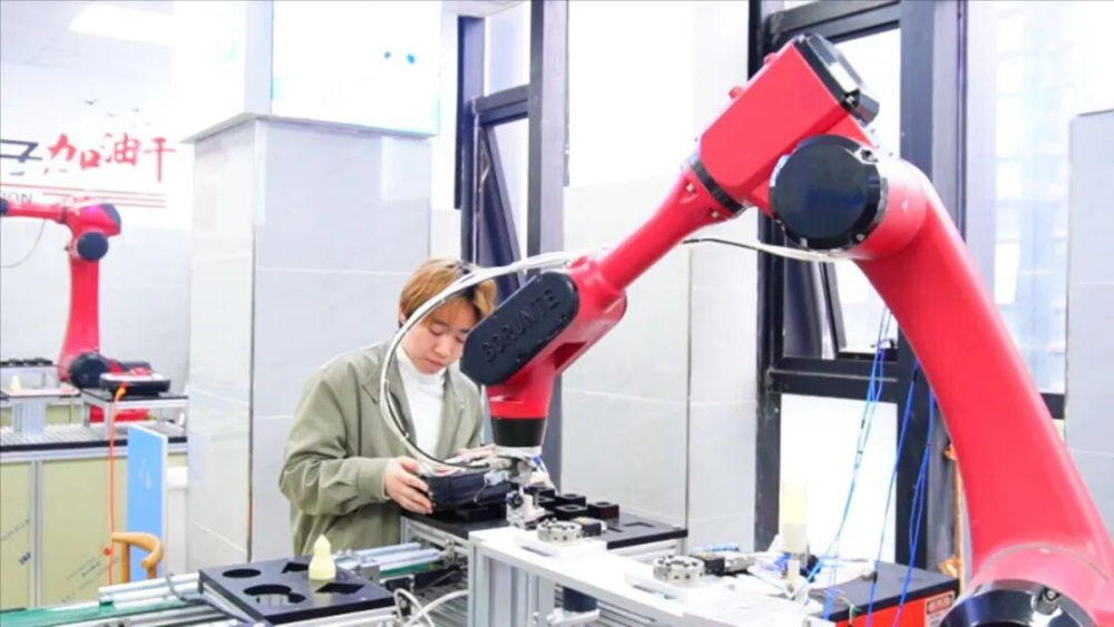 重庆专业的工业机器人维修培训学校联系电话:选对机构,学真技术-中机在线