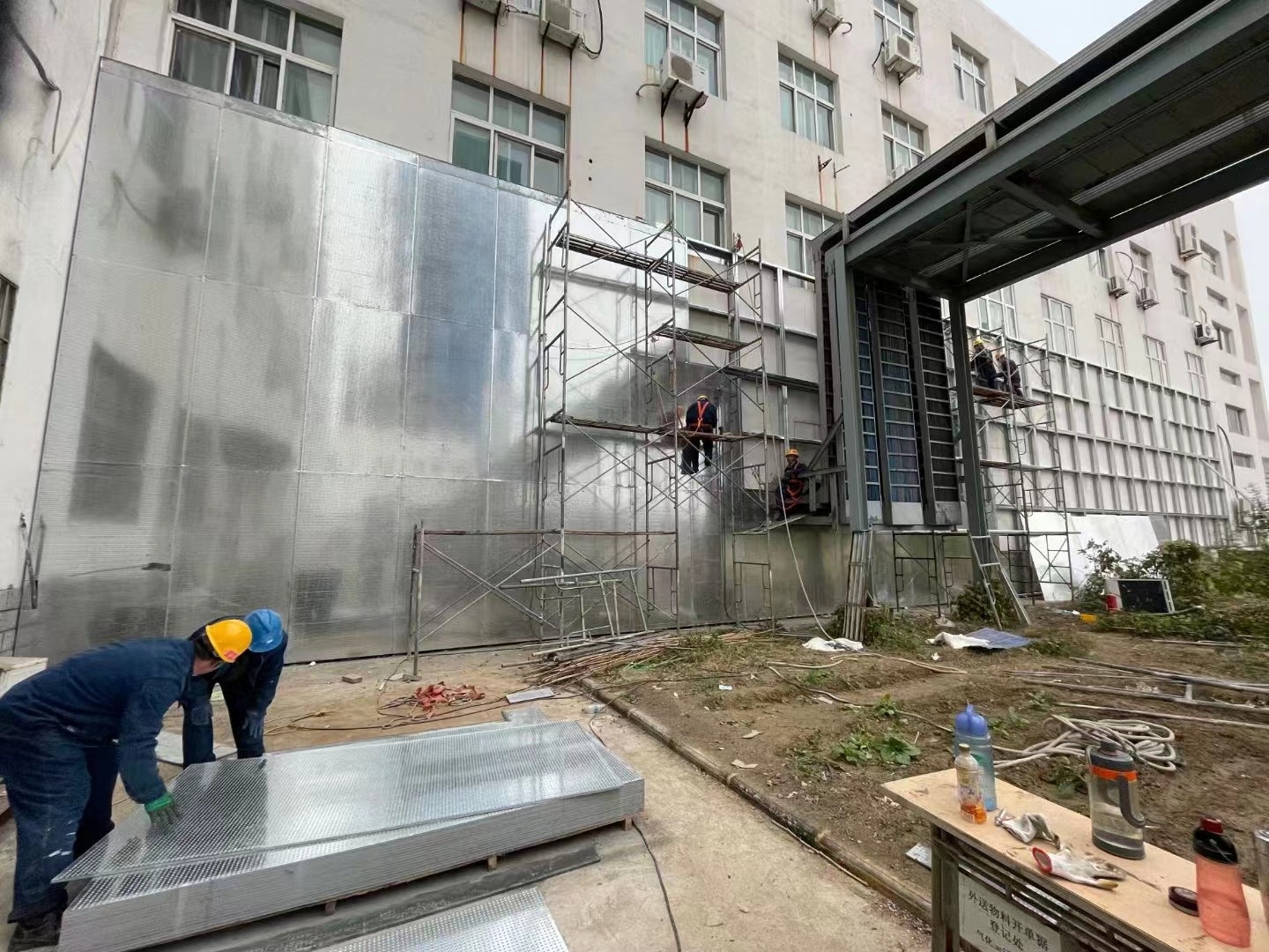 制药厂控制室迎爆面抗爆改造 (1).jpg
