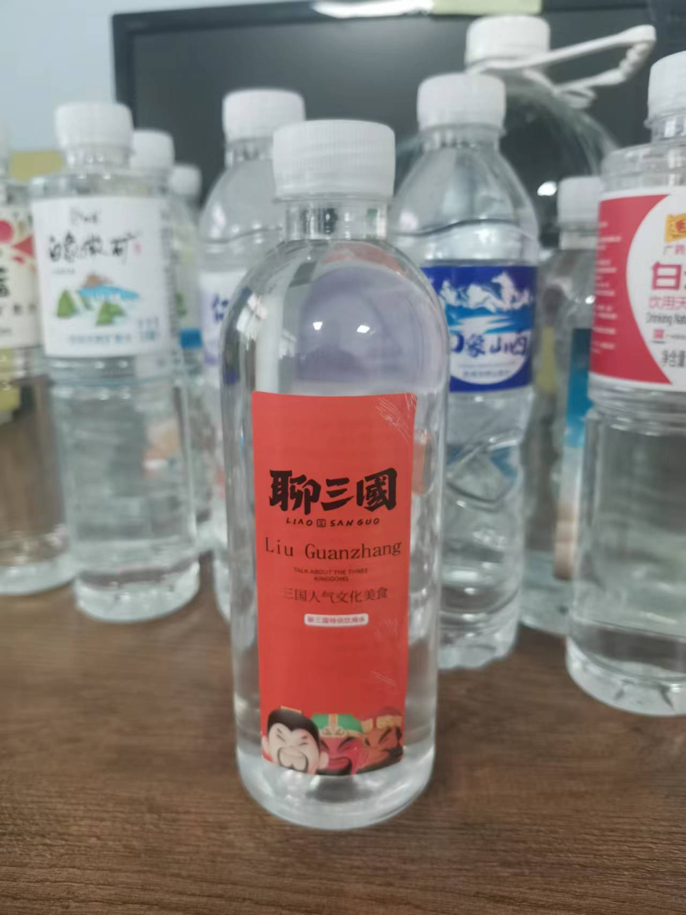 手握瓶贴标(3).jpg