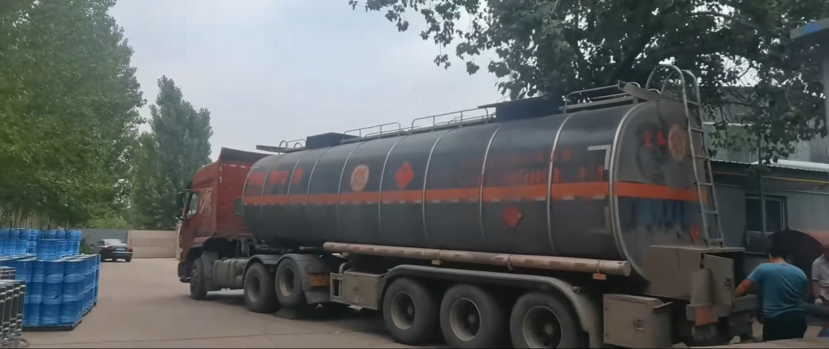 辛集市永兴乳化沥青厂-散装乳化沥青整车外运发车.png