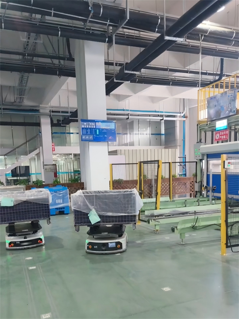 自动化仓库agv对接提升机进行上下楼联动2.jpg
