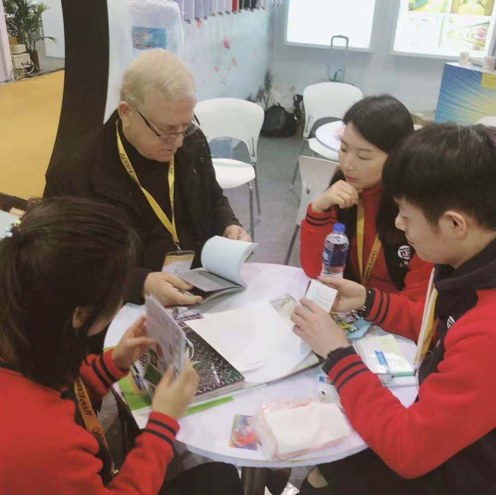 2026年中广告材料品牌厂商选择指南：从源头工厂到一站式供应