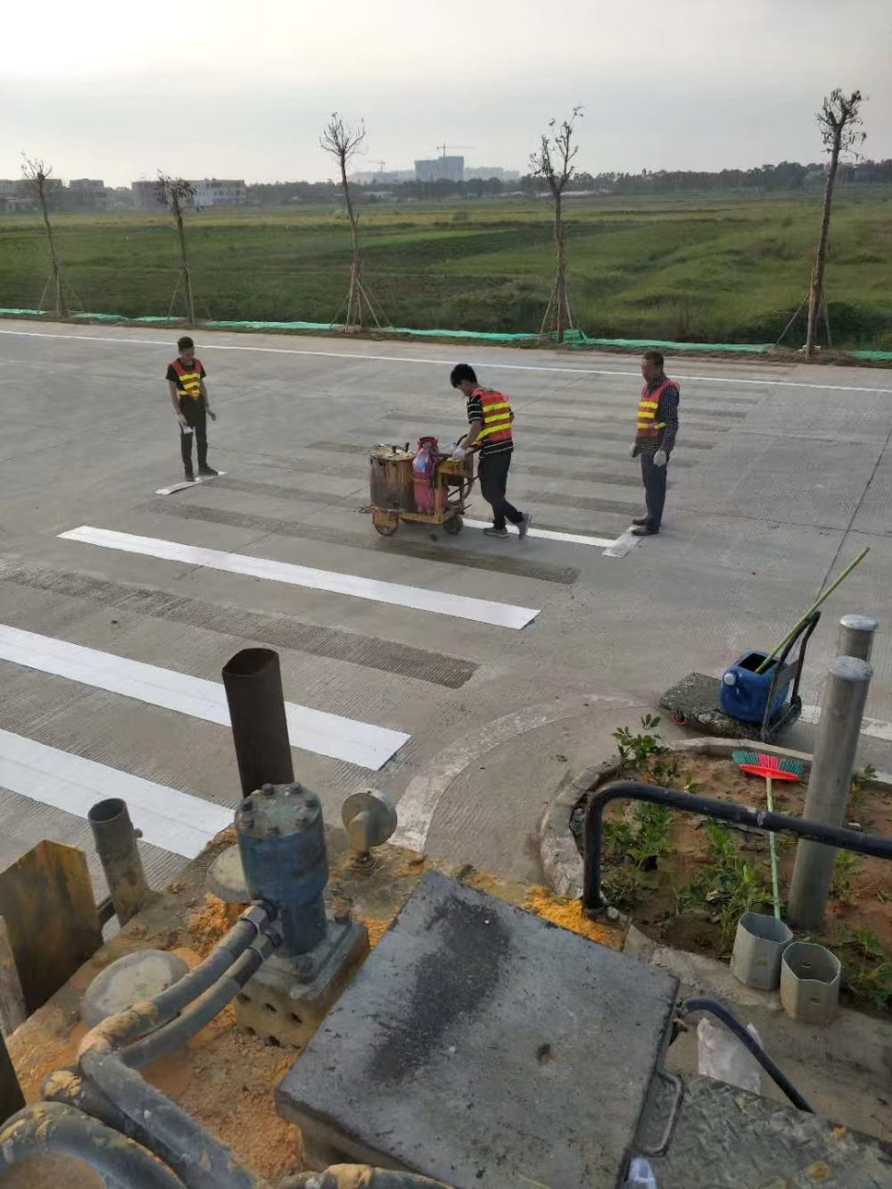 深圳高速公路热熔划线施工实力公司：如何选到真正可靠的服务商？
