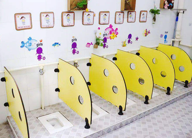 幼儿园卫生间隔断.jpg