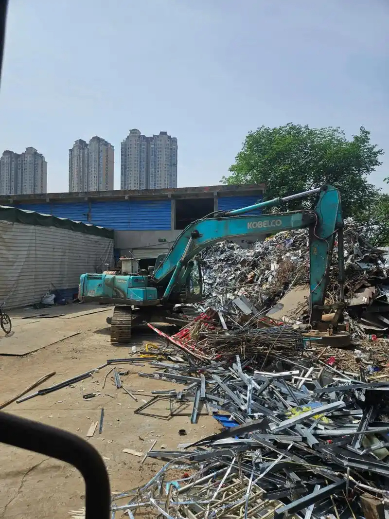 锦江区琉璃二街收购废铁.#废钢废铁 #废旧金属 #金属回收.jpg