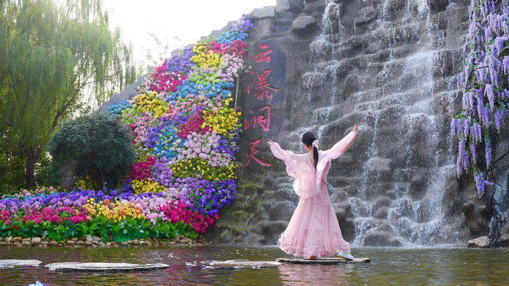 2026推荐：沂蒙云瀑洞天景区夜场电音节，亲子家庭的山水音乐之旅