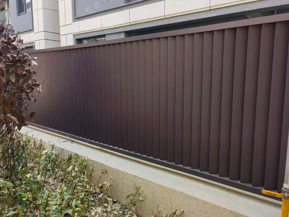铝合金百叶庭院围栏.jpg