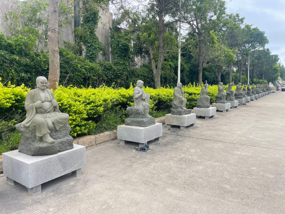 五百罗汉成品陈列长廊.jpg