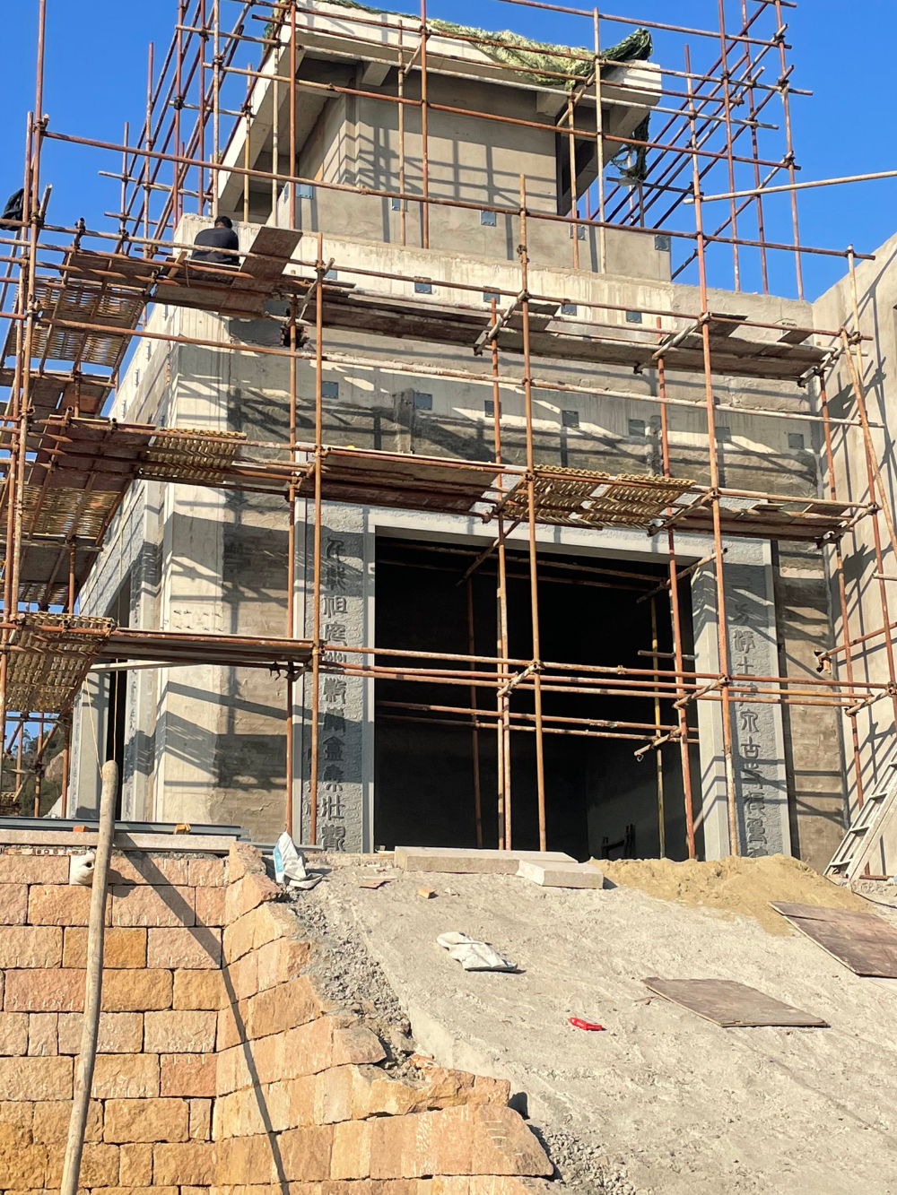 阿育王塔古建主体搭建现场.jpg