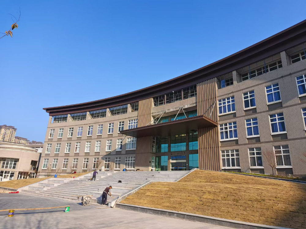 嘉兴平湖中学外墙铝板项目.jpg