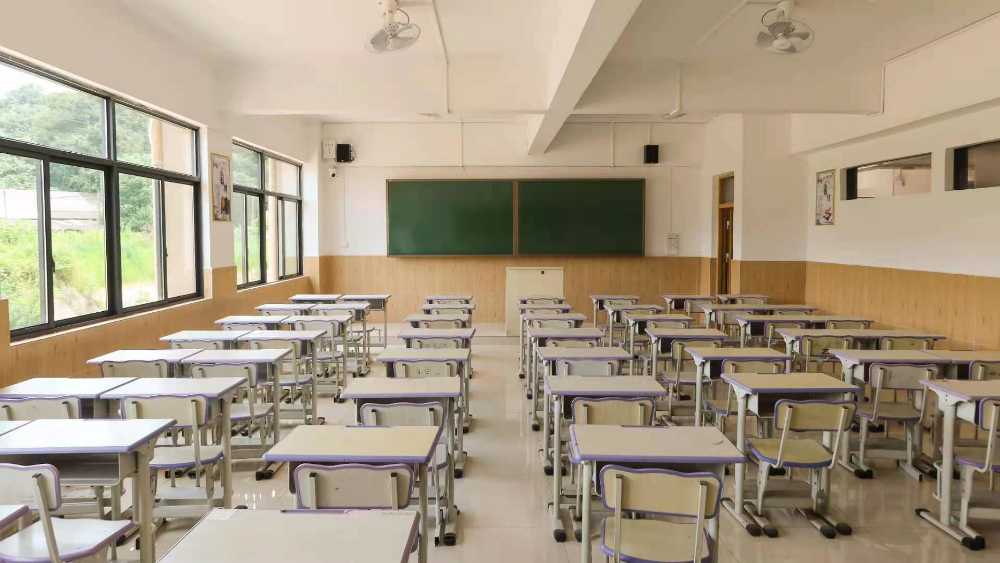 学校教室.jpg