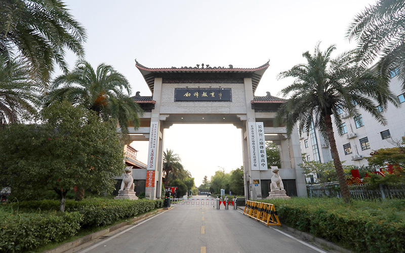 新康-大门.jpg