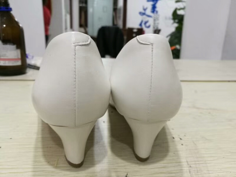 白色中跟鞋洗护后.png