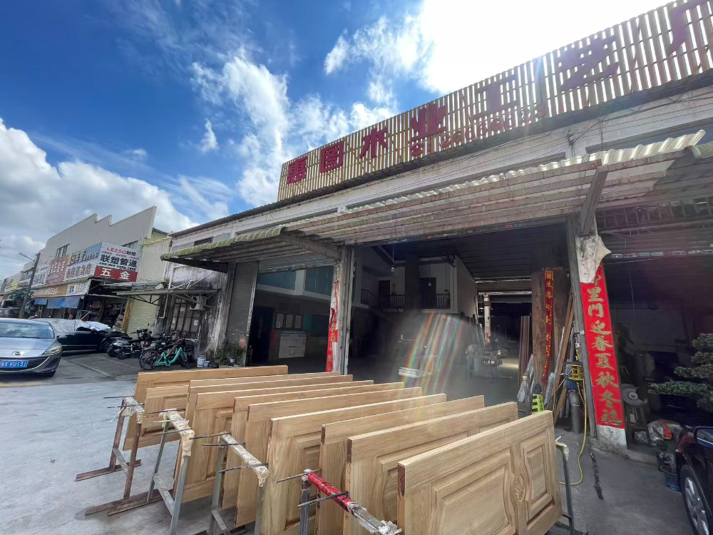 佛山顺德柚木护墙板实力工厂怎么选？从工艺、资质到落地服...