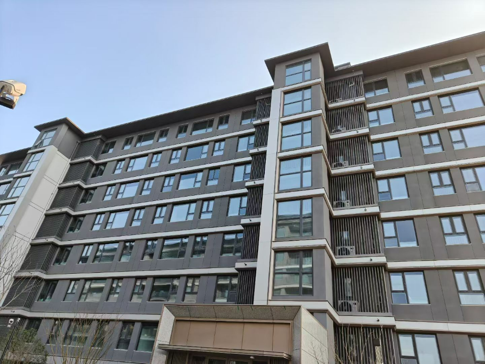 2026年中弧形铝单板厂商甄选指南：从工艺内核到工程适配全解析