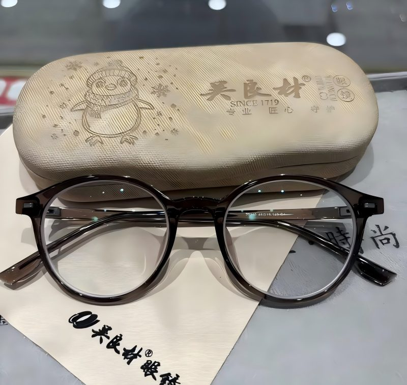 眼镜图片 (4).jpg