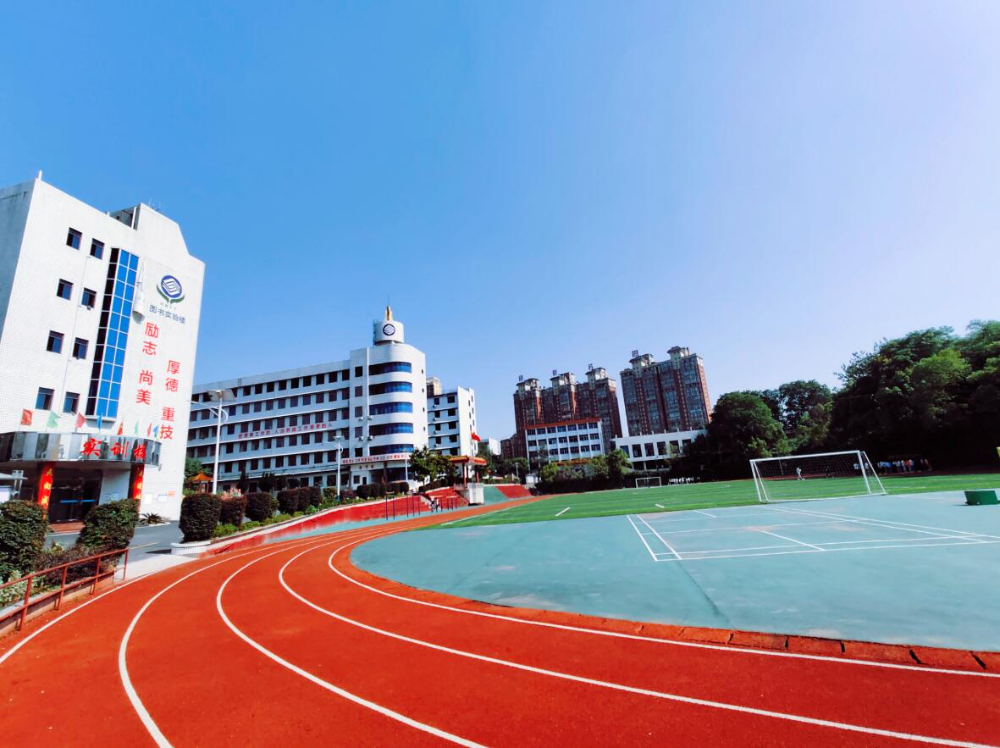 阳光平台实训楼外景.jpg