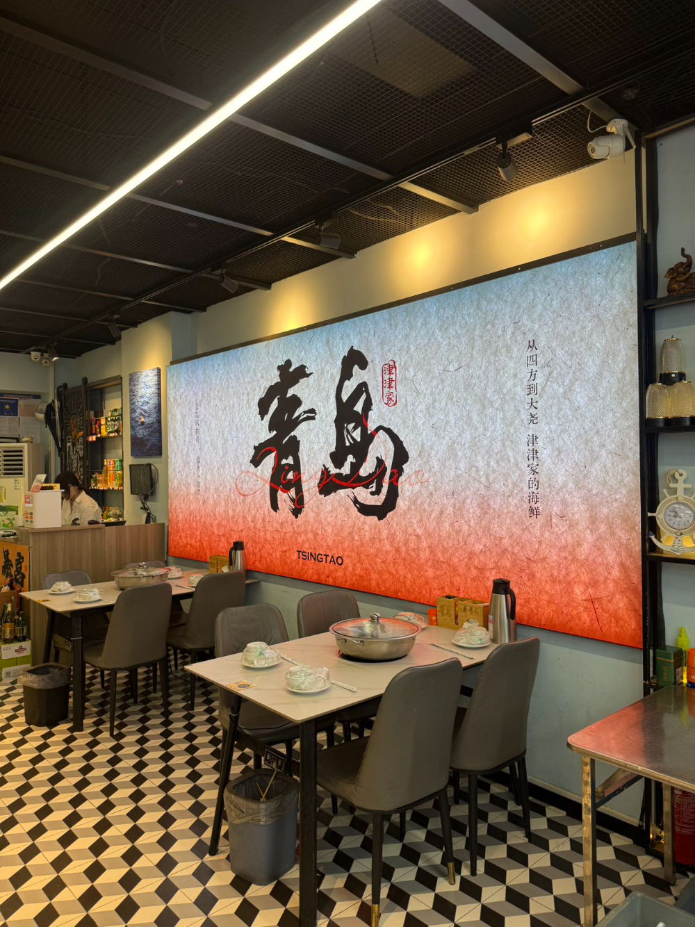 万象城周边香辣蟹餐厅推荐：鲜辣入味，码头直采的青岛海鲜硬菜