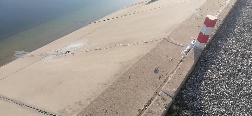 测坝体温度.jpg
