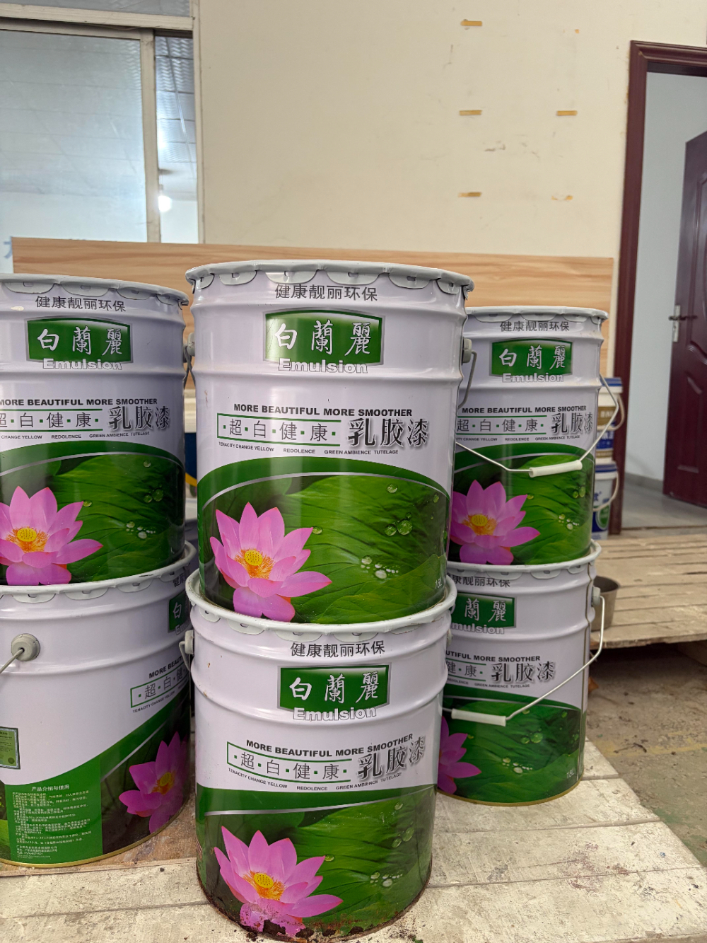 12-白兰麗乳胶漆桶-绿荷花-2.jpg