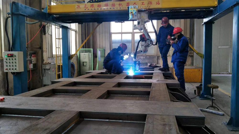 3.大型变压器外壳机器人焊接工作站.jpg
