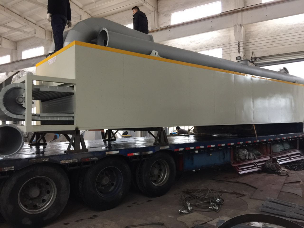 赤峰萤石球带式干燥机装车 (2).jpg
