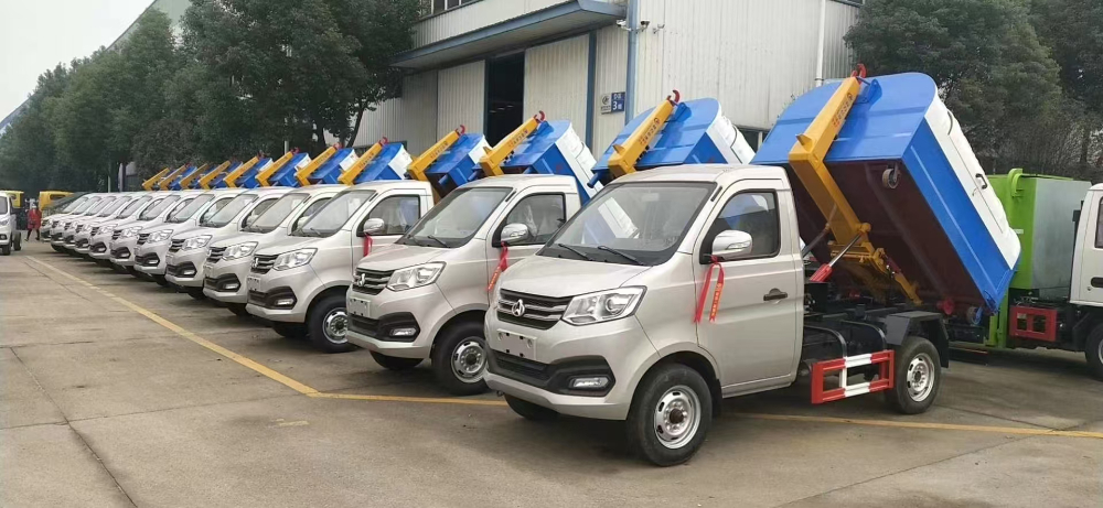 勾臂垃圾车