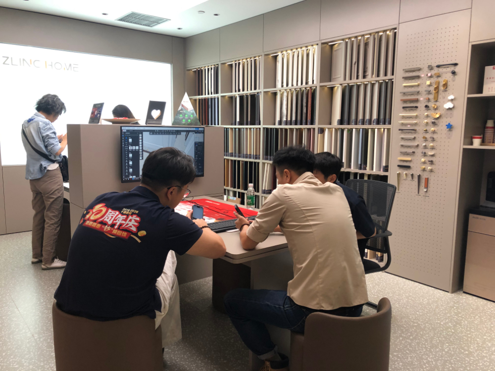 员工工作实拍3_1.jpg