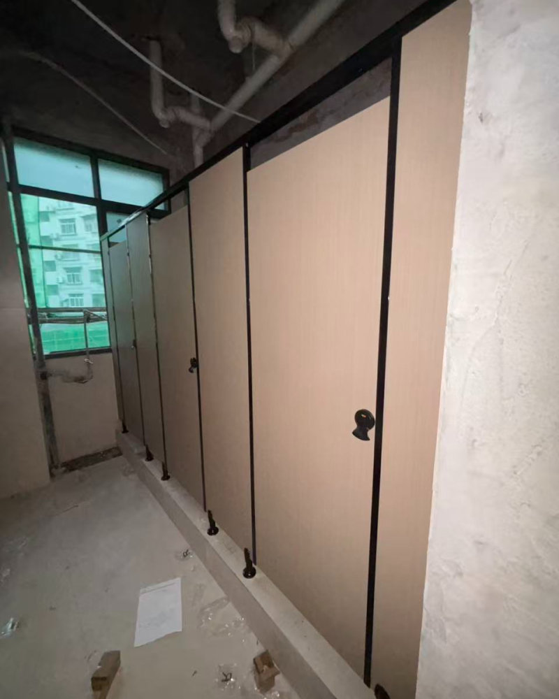 重庆厕所隔断怎么选？本地优质公司推荐与避坑指南