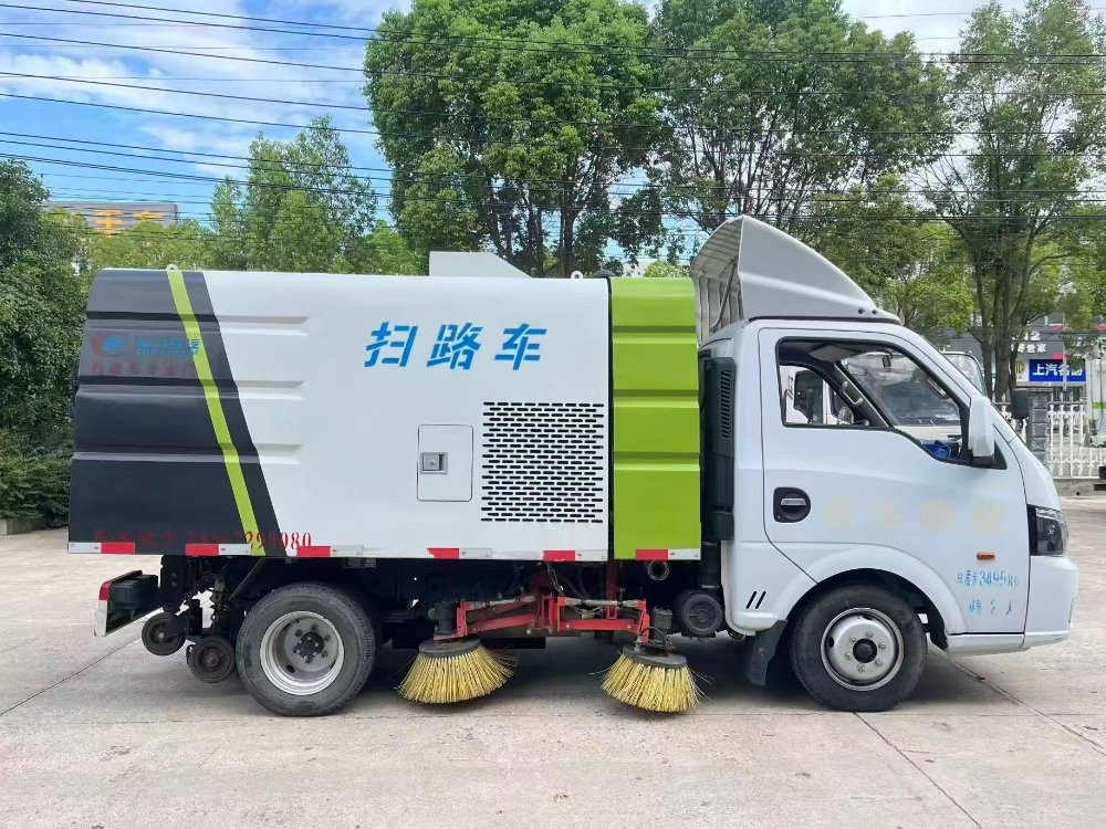 扫路车