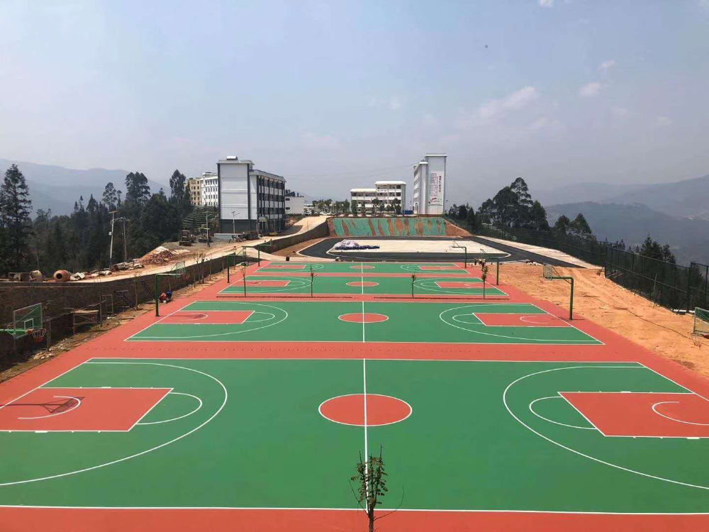 云南省红河州绿春县戈奎中学（硅pu球场）.jpg