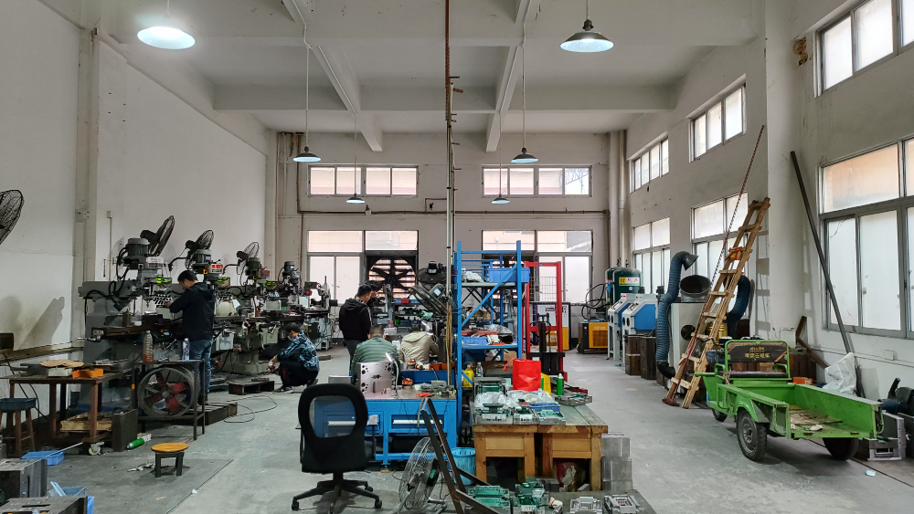 模具部门.jpg