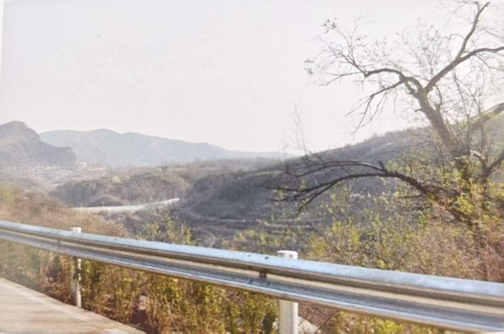 热镀锌护栏安装后效果图.jpg