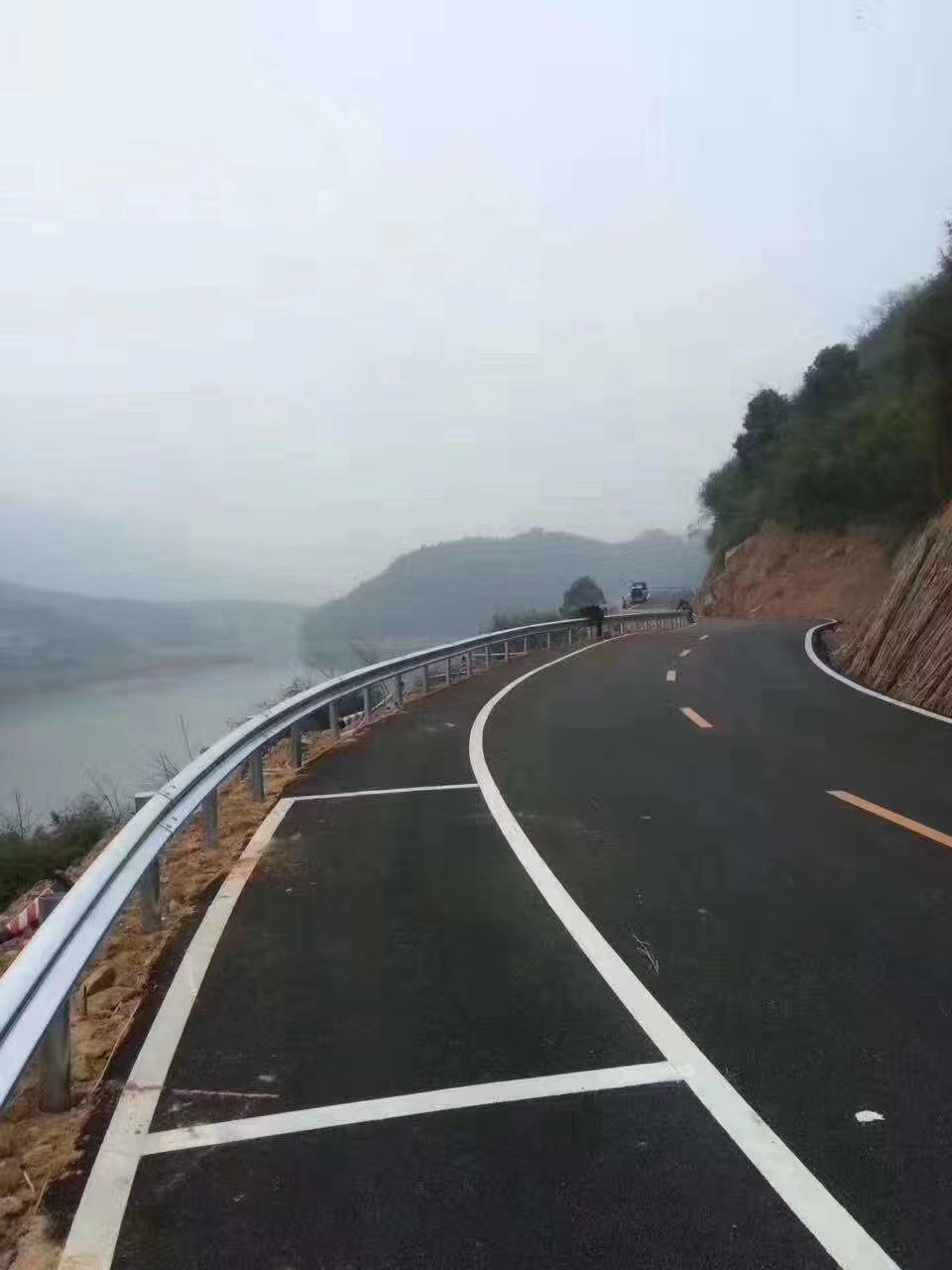 2026年底武汉周边高速公路波形护栏厂家怎么选？这份避...