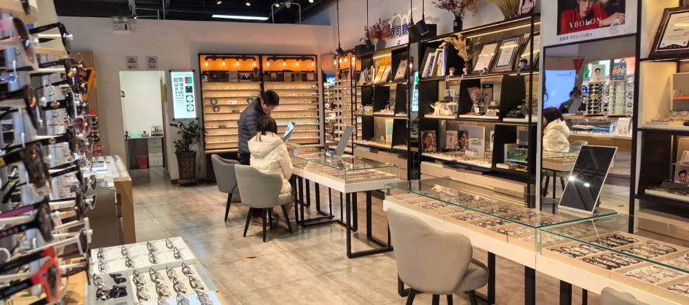 银川验光配镜品牌怎么选？博士眼镜阅彩城店专业配镜指南