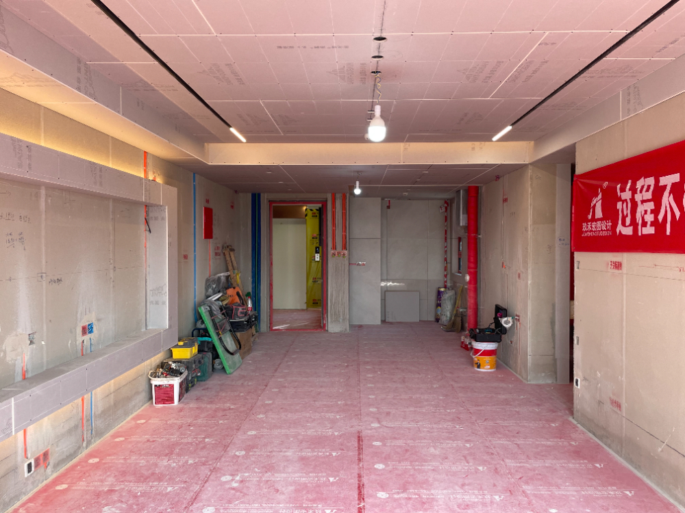 玖禾装饰-工艺样板间-木工-大厅吊顶施工全景.jpg