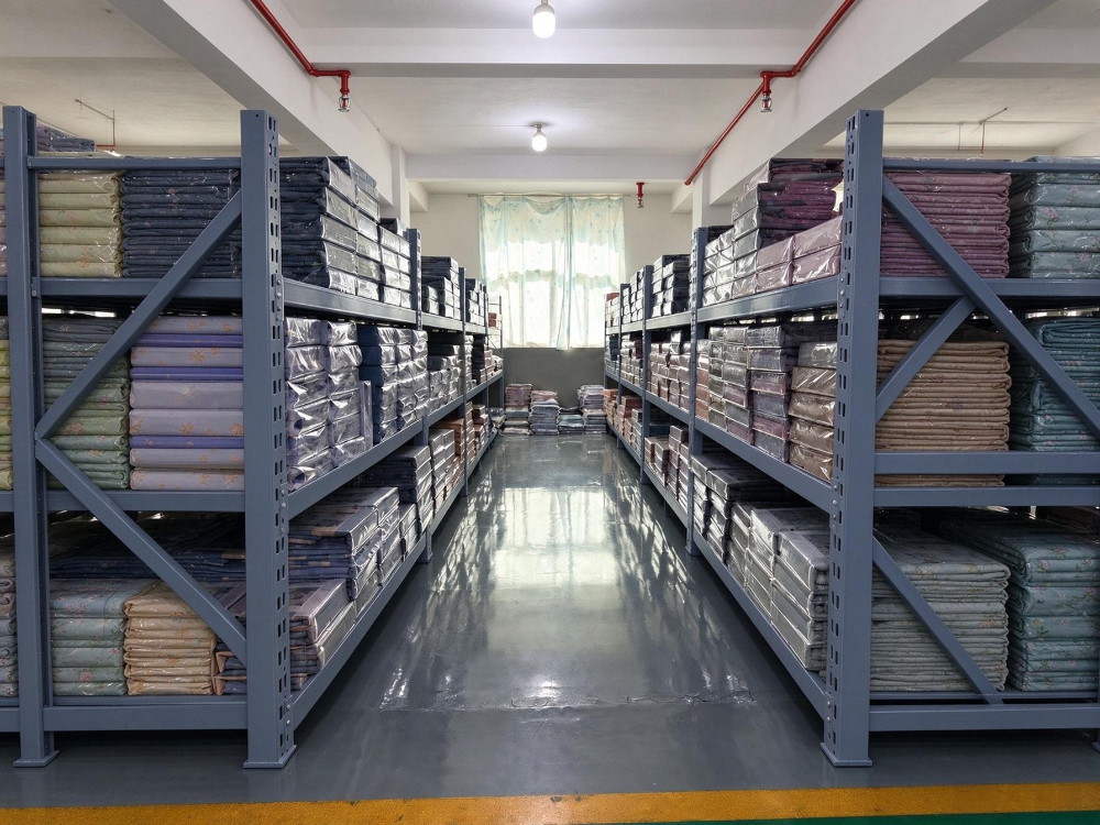 仓库 — 家纺成品存储通道实拍.jpg