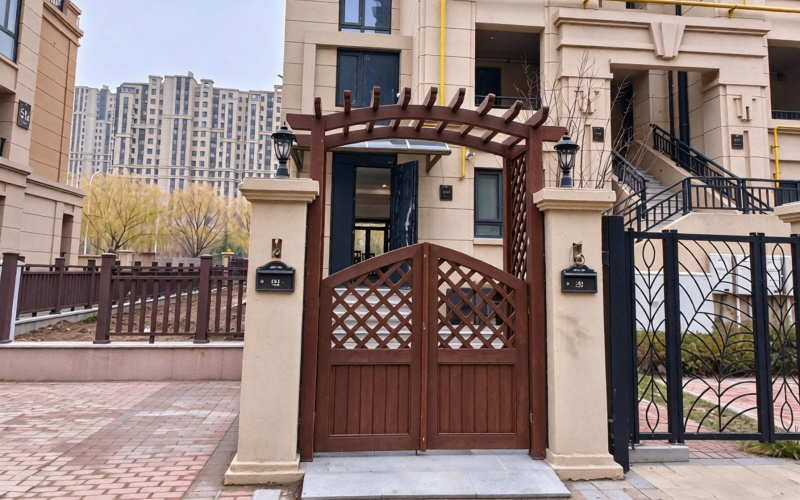 防腐木花架门栅栏.jpg