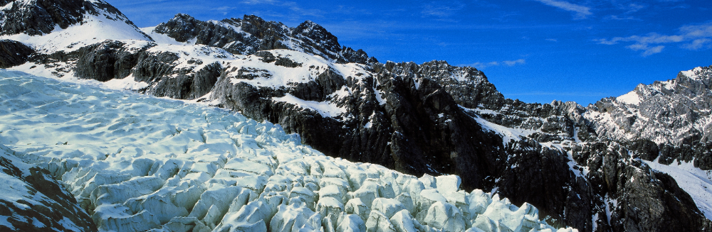 玉龙雪山绿雪奇峰.jpg