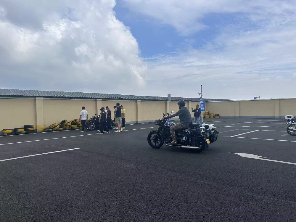 新浜镇学两轮摩托车哪里靠谱，报名便捷的驾校怎么选，选型...