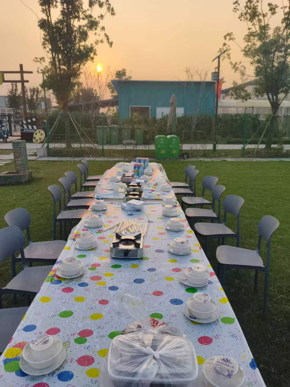 团建活动户外餐厅.jpg