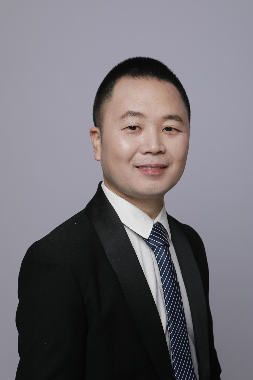 王军伟职业照.JPG